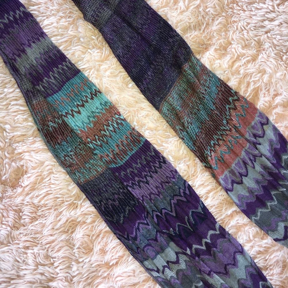 3-Piece Boutique Winter Scarf Bundle · Braided Knit, Shimmer & Patterned Styles - Picture 11 of 12